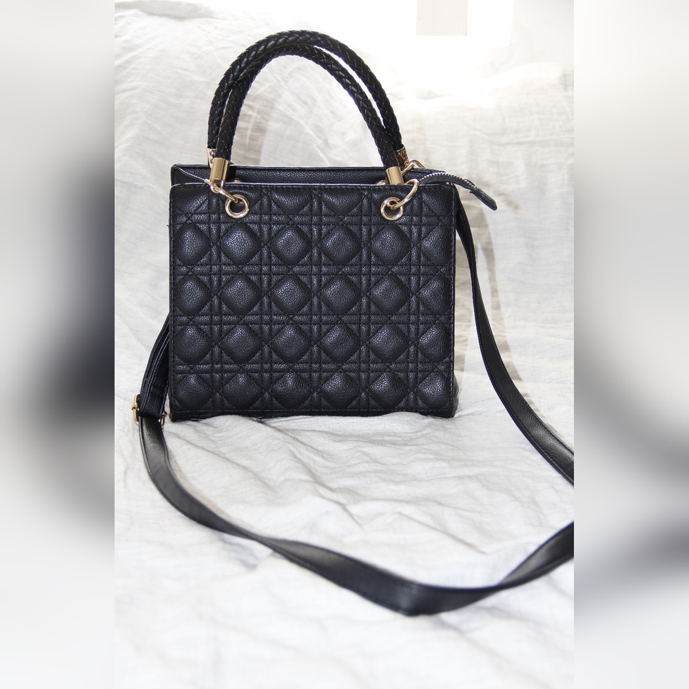 Elegant Black Quilted Handbag
